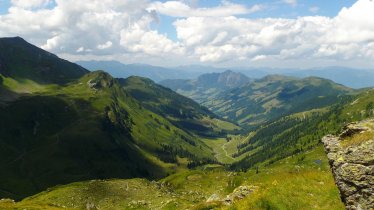 Blick vom Sonnjoch auf den Lueger Graben, © Alpachtal Seenland Tourismus