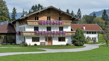 Riesböckhof Ebbs Haus im Sommer