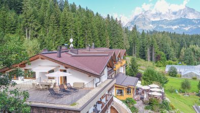 Penthouse mit Dachterrasse und Bergblick