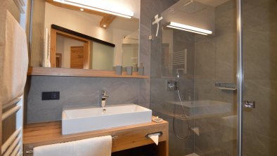 lech suite - Badezimmer mit Regendusche