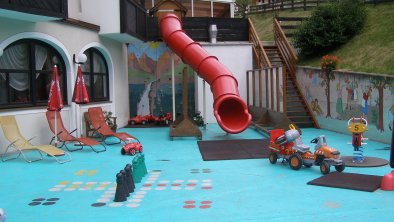 Sonnenterrasse, Kinderspielplatz, Kinderbetreuung, Spiel und Spaß, © Hotel Neue Burg