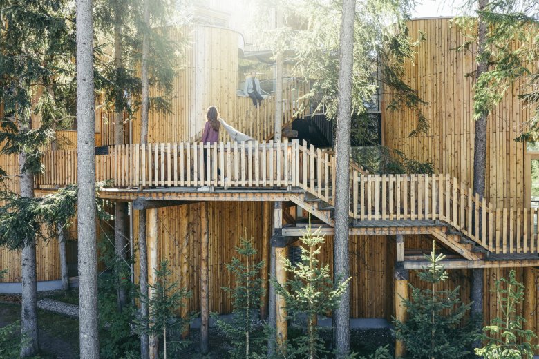 Das Naturhotel Waldklause ziert eine beeindruckende Holzfassade.&nbsp;, © Andre Schönherr