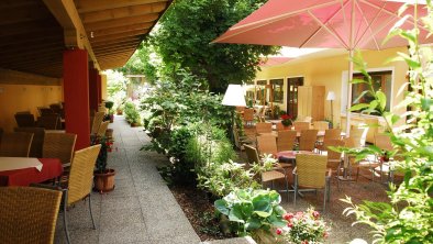 Gastgarten und Terrasse, © Stockerwirt