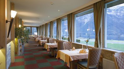 Restaurant und Speiseraum - Panoramaaussicht, © Hotel Bergland