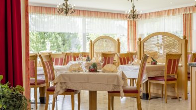 hotel-schoenegg-seefeld-dining room print