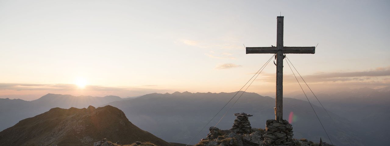 Das Gifpelkreuz ist oft das Ziel einer Wandeurung, © Tirol Werbung / Bauer Frank