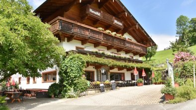 Berggasthof Moosbauer Erl - Ansicht im Sommer, © Gramshammer