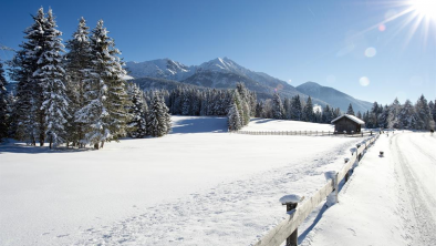 Winterwandern am sonnigen Tag Hotel Inntalerhof