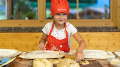 https://images.seekda.net/AT_UAB7-09-09-06/Kinderprogramm_Goglzug_Sommer_brotbacken_%2830%29.jpg