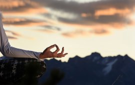 Yoga in den Bergen &ndash; eine wohltuende Erfahrung f&uuml;r K&ouml;rper, Geist und Seele.
, © Tourismusverband St. Anton am Arlberg, Patrick Säly