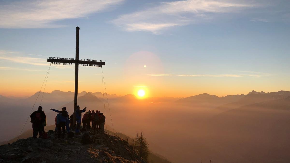 Die Outdoor Community Card ist wie gemacht für Abenteuerfans. Von einer geführten Canyoningtour, über einen Gleitschirmflug und Bungee-Sprung bis zur Sonnenaufgangswanderung u.v.m.: Die Outdoor Community Card vereint acht Möglichkeiten, etwas Neues auszuprobieren., © Imst Tourismus