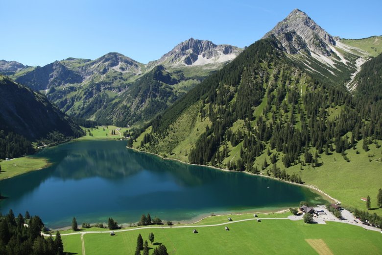 Der Bergsee liegt auf 1.165 Metern und ist einer der k&auml;ltesten Badeseen Tirols.&nbsp;, © TVB Tannheimertal