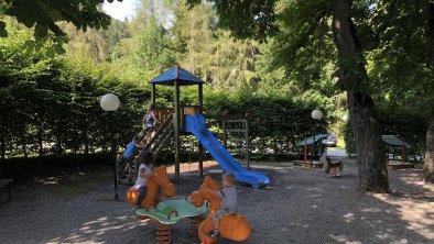 Spielplatz_Weitlanbrunn, Alpenhotel