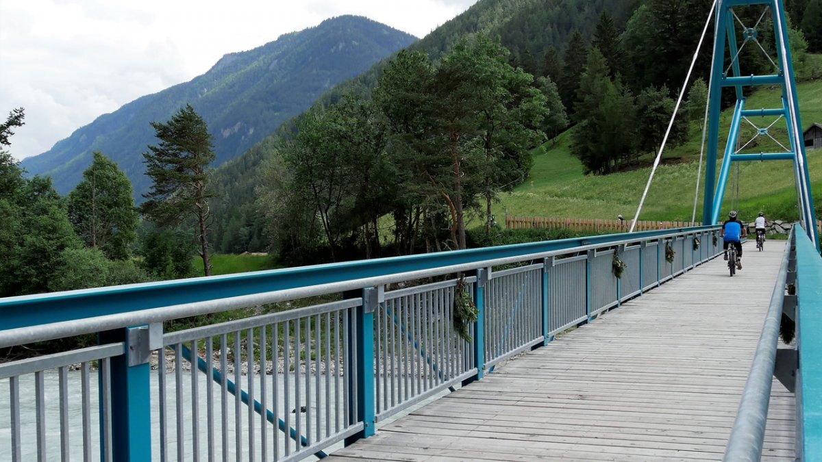 Kajetansbrücke für Radfahrer in Pfunds, © TVB Tiroler Oberland/Kurt Kirschner