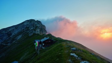 Nördlinger Hütte mit Reither Spitze im Hintergrund., © Region Seefeld /Sebastian Stiphout