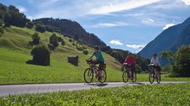 Genießen  Sie das herrliche Panorama am Radweg Kronburg, © TVB TirolWest/ Daniel Zangerl