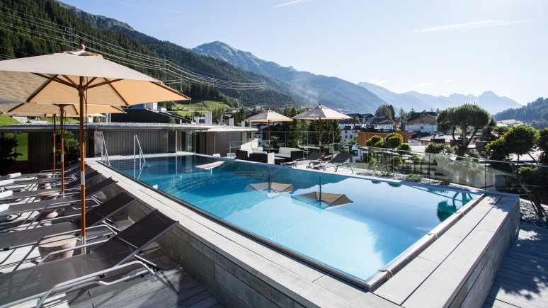 Hotel Arlmont Pool Sommer