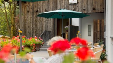 Sonnenterasse_Eingang_Restaurant-Ferienwohnungen, © Copyright - Alfonsstüberl/Martin Lugger