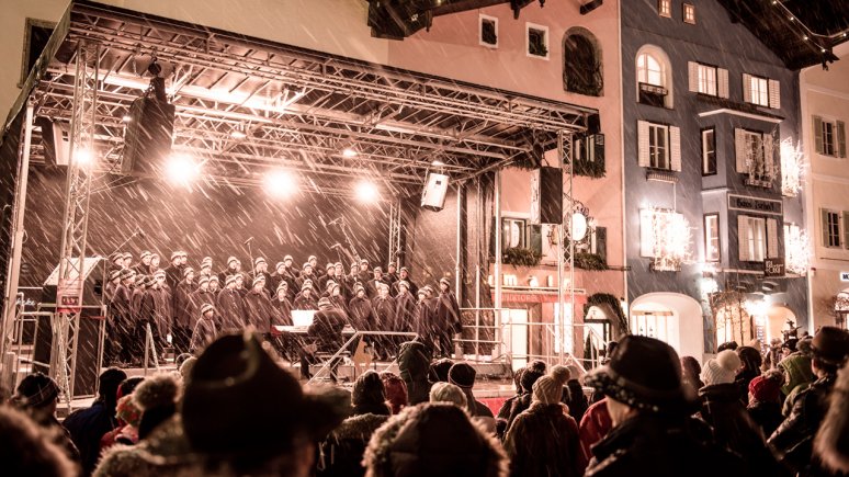Wiltener Sängerknaben beim Kitzbüheler Weihnachtsmarkt, © Michael Werlberger