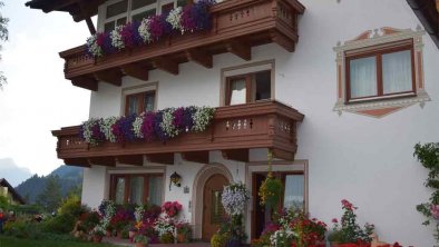 Haus-Sommer-front