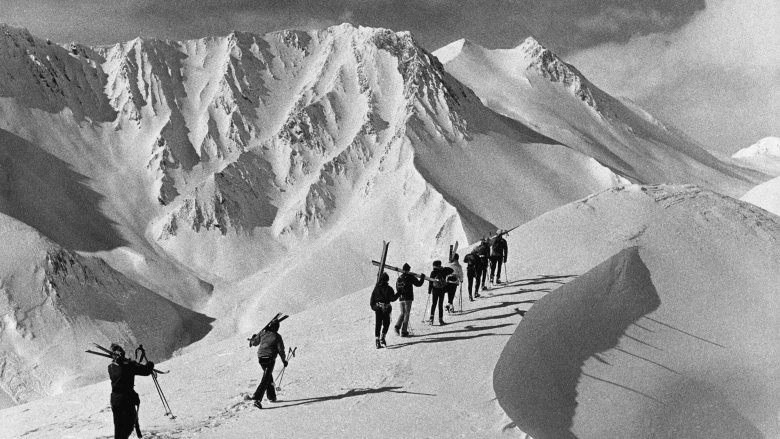             Auf den Spuren der damaligen Schmuggler befindet man sich auf der Schmugglerrunde nach Samnaun.

          , © Seilbahn Komperdell GmbH