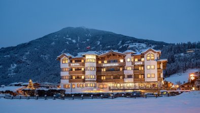 Zillertal-Stumm-hotel-Ried-Winterbild