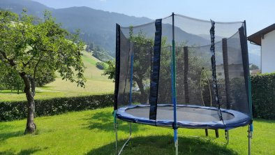 Garten mit Trampolin Stumm 07.2021