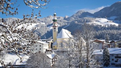 Dorfbild Reith Winter Kirche_Alpbachtal Tourismus_