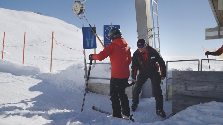             Ein paar Tricks für eine lange Schicht an der eisigen Winterluft: genügend Abstand zwischen den Kleidungsschichten. Und Wollsocken.

          