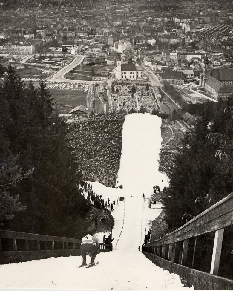 Blick zur&uuml;ck: Seit der Gr&uuml;ndung der Vierschanzentournee wird auf der Bergiselschanze in Innsbruck die Tournee mit ausgetragen.