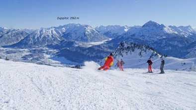 Skifahrer Zugspitzblick fe