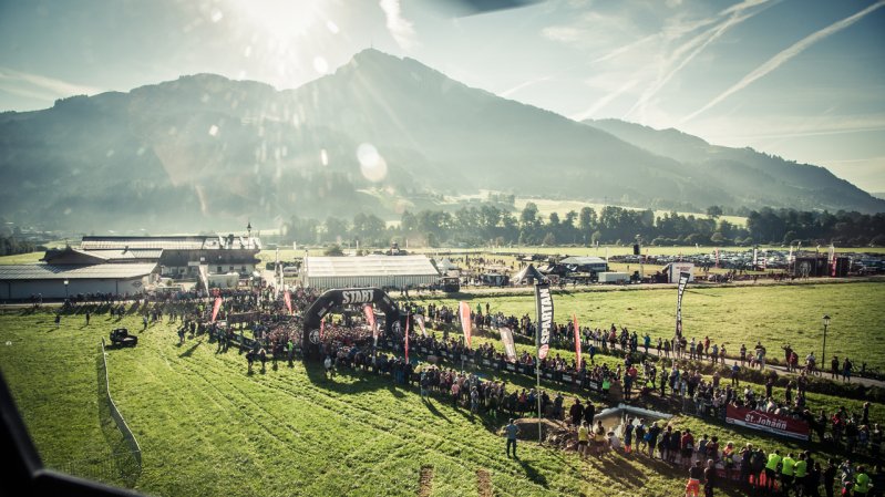 Die Teilnehmer beim Start in Oberndorf., © sportograf