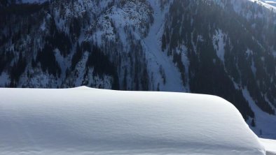 Rettensteinblick über verschneite Almhütte, © gk Foto