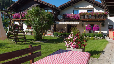 Haus Steinröschen Sommer Garten