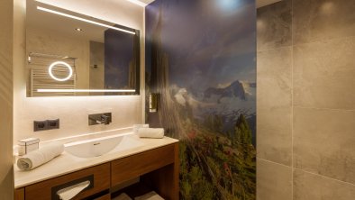 Badezimmer mit Dusche - Doppelzimmer im Hotel