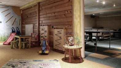 Kinderspielzimmer mit Blick auf Spielezimmer