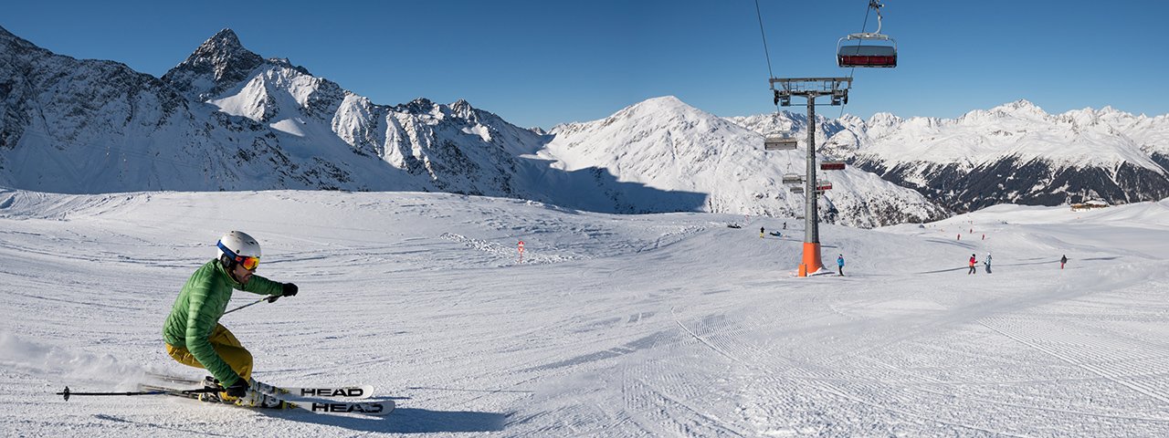 Die Hohen Tauern fest im Blick haben Skifahrer beim Winteropening im Defereggental, © Martin Glantschnig