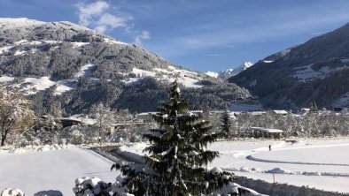 Anfahrt und Ausblick vom Balkon