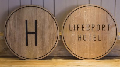 Lifesport_Hotel_Hechenmoos_Logo_auf Holz
