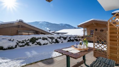 Terrasse und Gartenhäuschen