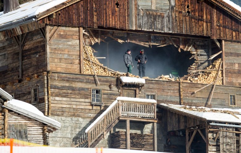 Für die Actionszenen in Obertilliach wurde eigens ein „Bond-Haus“ aufgebaut., © EXPA – Johann Groder