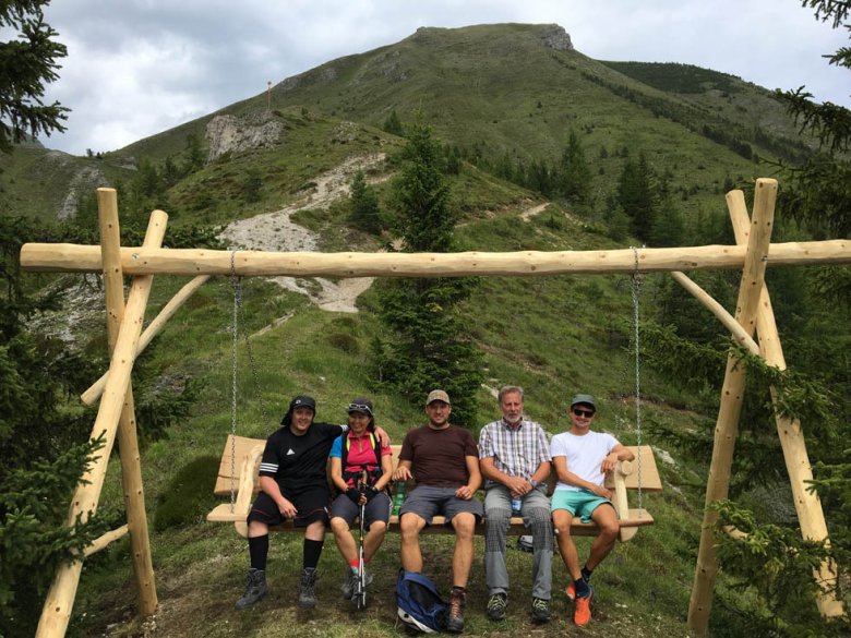 Schaukeln auf der Marchraste in Telfes – Foto naturidea.at