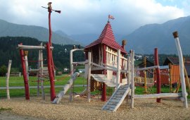 Hexenspielplatz im Hexendorf Tarrenz.&nbsp;, © Archiv Gemeinde Tarrenz