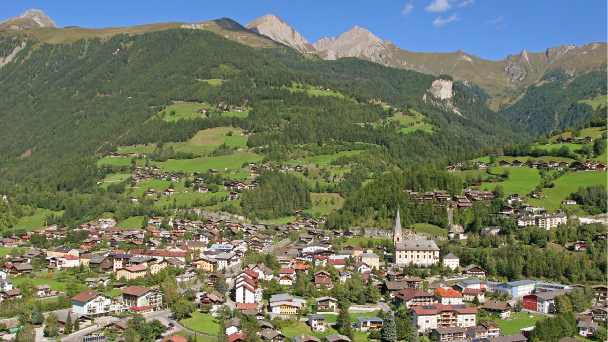 Der Tiefhof glänzt durch seine Alleinlage über dem Nauderer Hochtal., © Tirol Werbung/Lisa Hörterer