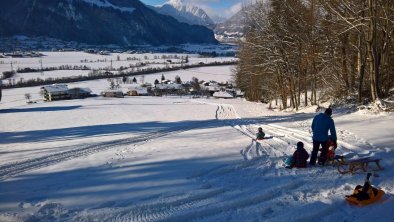 Zillertal_Bruck_holiday-home.tirol_Wiese_Rodeln_Wi, © holiday-home.tirol