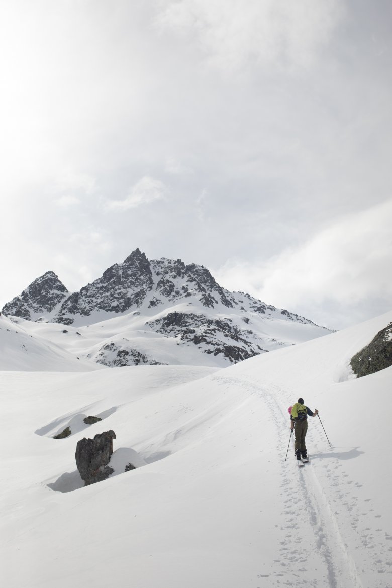             Über die Heidelberger Hütte und das Kronenjoch führt eine Aufstiegsvariante aus dem Ischgler Skigebiet zur Jamtalhütte.

          