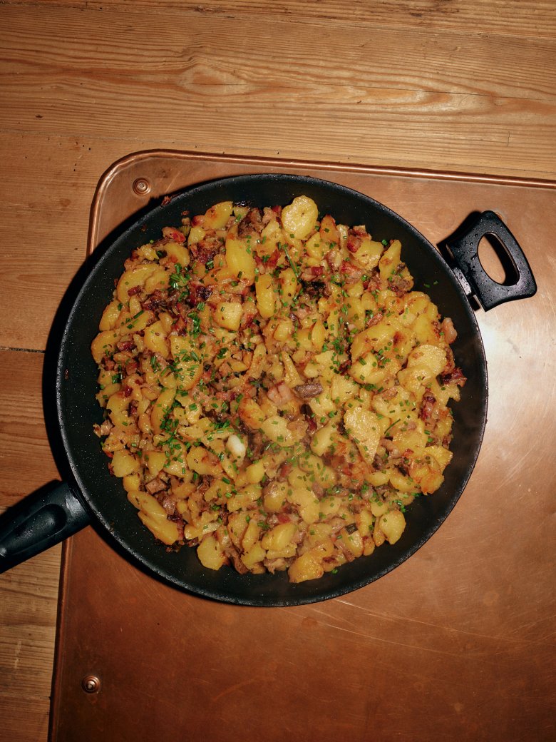 Beste Reste - für ein allgemein beliebtes Tiroler Gröstl fehlen nur noch Spiegeleier. Aber das ist ja wirklich kinderleicht. 