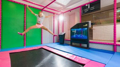 Valo Jump interaktives Trampolin mit Kind, © Hotel Liebes Caroline