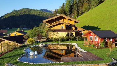 Schwimmteich und Garten, © Apartment Steinplatte Tirol