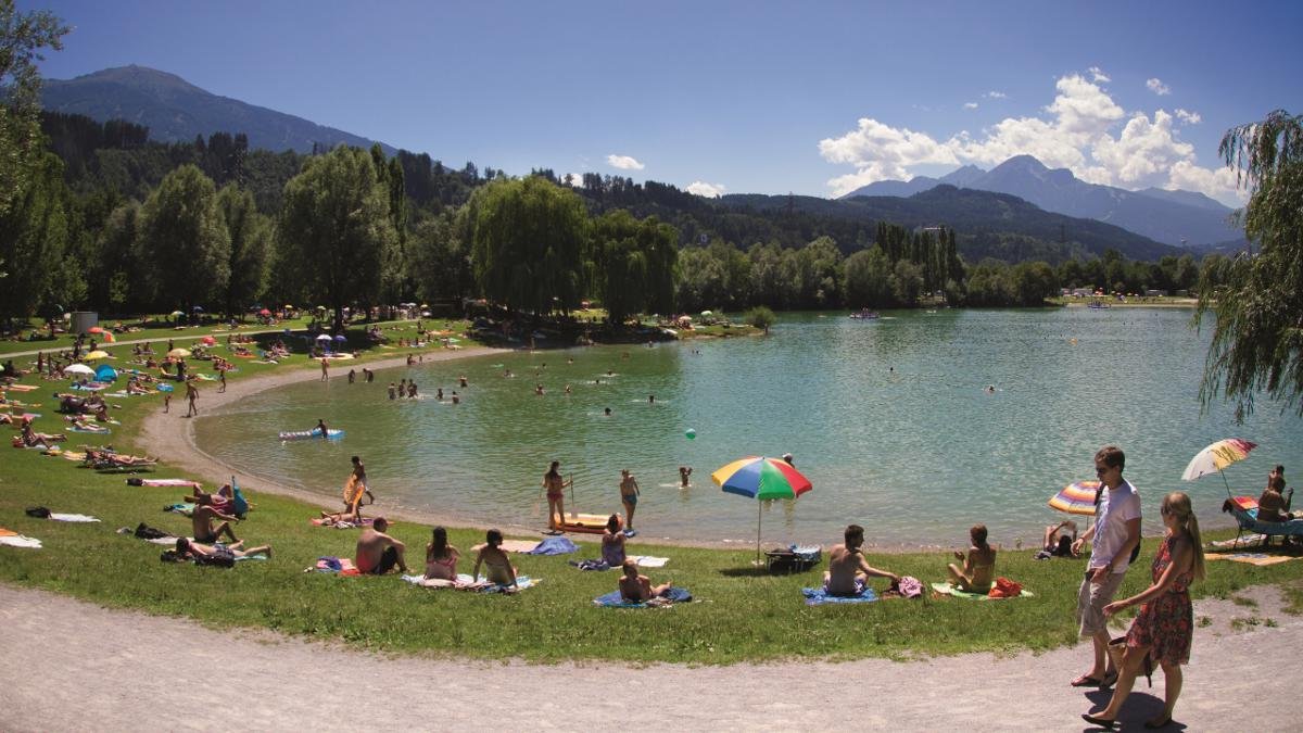 Es muss nicht immer ein Kurzurlaub im Süden sein. Ein so erlebnisreicher wie kostengünstiger Sommersonnentag am Baggersee genügt vollauf, damit Alt und Jung auf ihre Rechnung kommen., © Innsbruck Tourismus